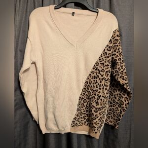 Women's Leopard print and beige long sweatesleever Sz M *see description